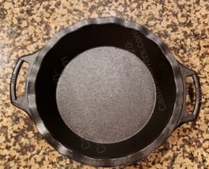 Cast Iron pie pan, Cast iron novelty pan, Cast iron pan, Cast iron bakeware, cast iron pie pan bakeware, Round cast iron pie plate, Round cast iron pie pan, #Lodge Fajita pan # LodgeCasserolepan, cast iron casserole pan, Lodge casserole, #Lodgepiepan